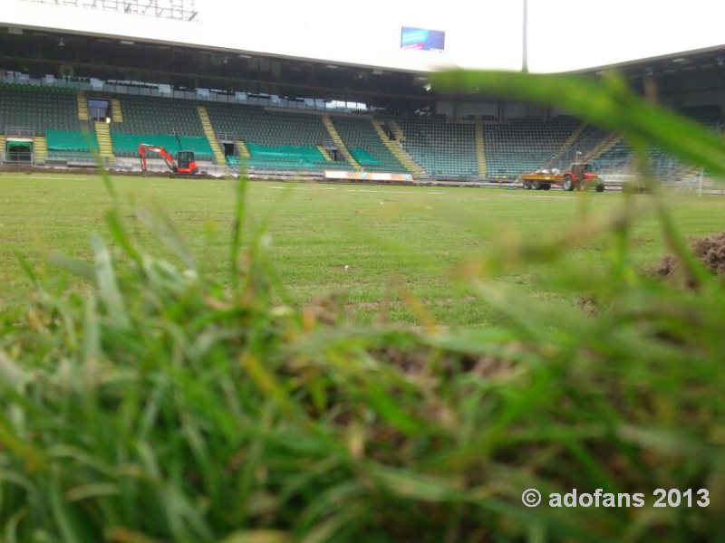 Verwijderen grasmat  uit kyocera stadion