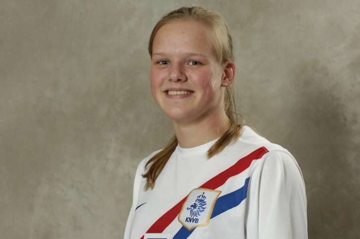 ADO speelsters Sheila van den Bulk in oranje  (foto KNVB)