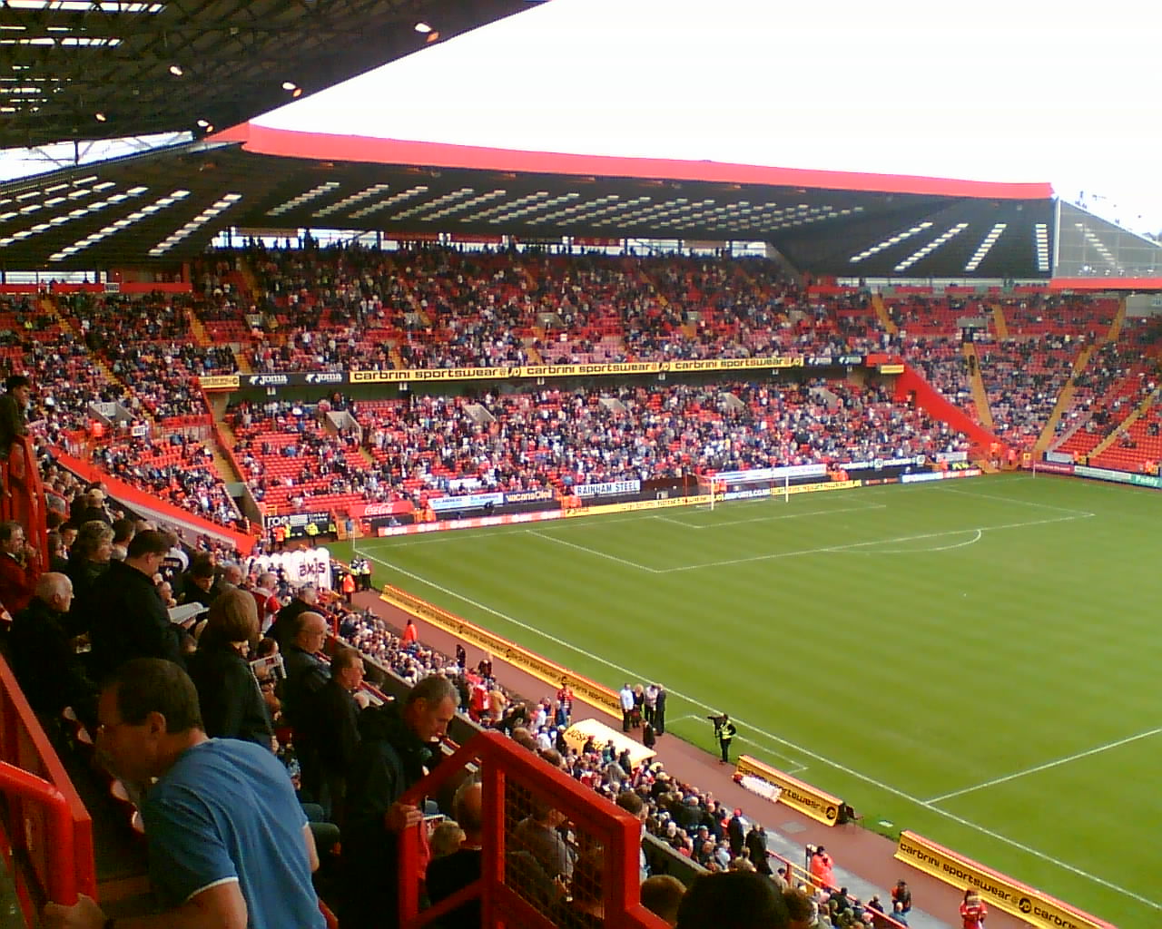 The North stand. Hier zitten de "sfeermakers" van Charlton