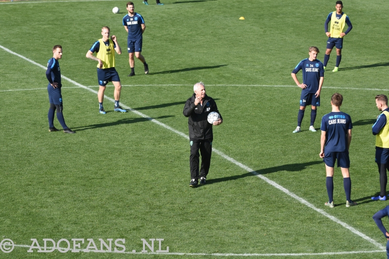 ADO Den Haag fan op bezoek in bij het trainingskamp Spanje