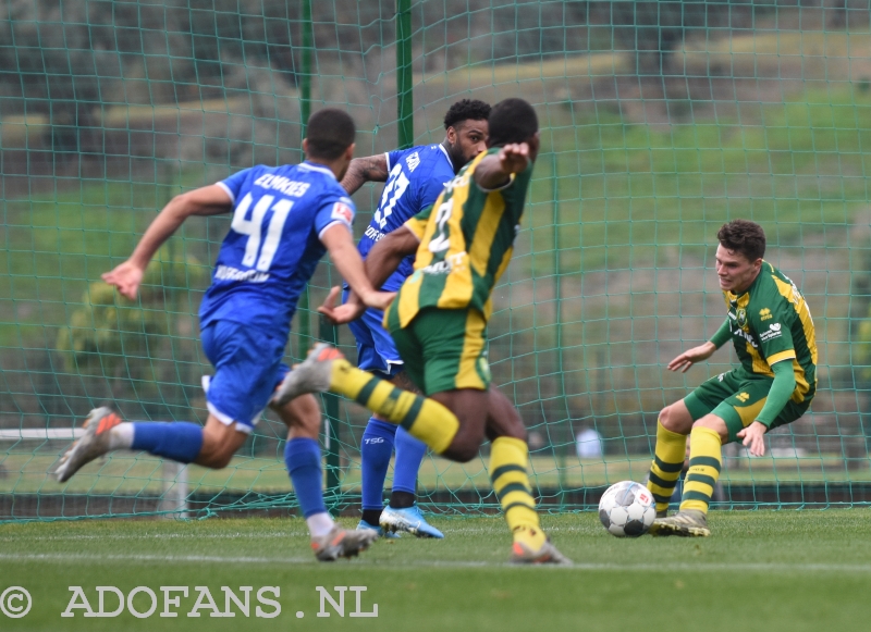 ADO Den Haag fan op bezoek in bij het trainingskamp Spanje