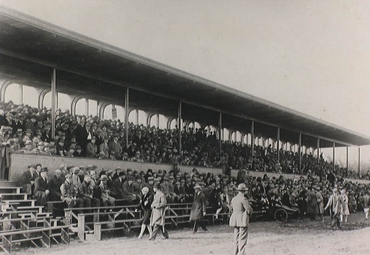 Tribune ADO in het Zuiderparkstadion circa 1928